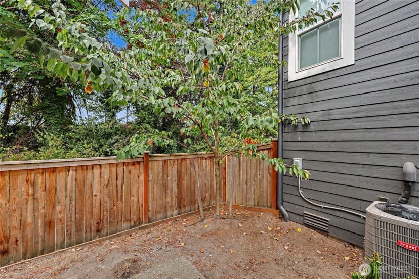Property photo for 11605 Ne 155th Street, Kirkland photo 34