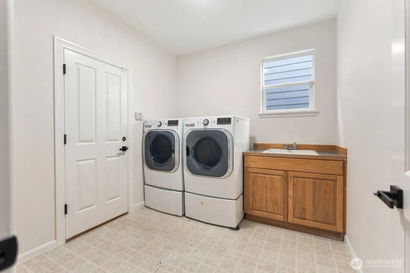 Property photo for 3429 Lincoln Avenue Ne, Renton photo 28