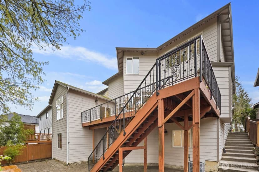 Property photo for 3429 Lincoln Avenue Ne, Renton photo 32
