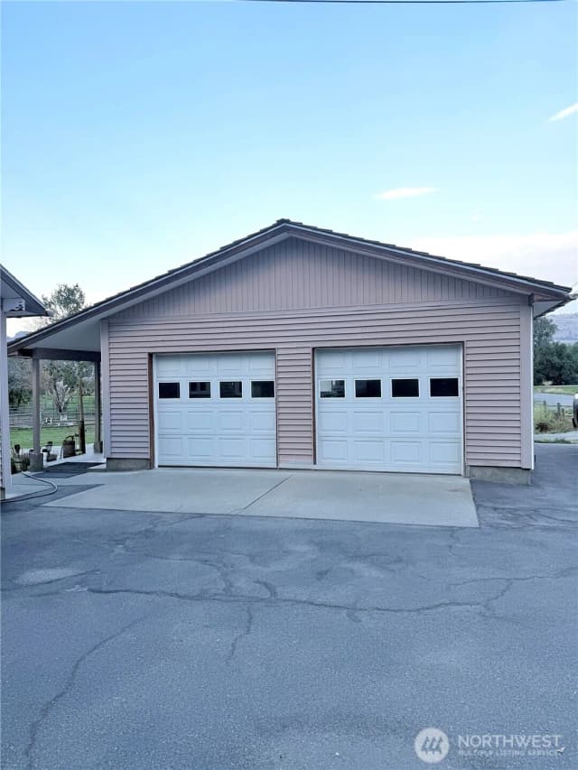Property photo for 28 Dixon Road, Omak photo 3
