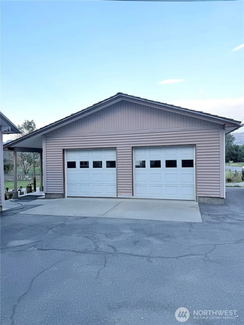 Property photo for 28 Dixon Road, Omak photo 3
