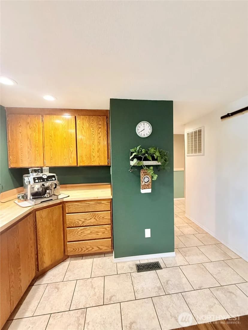 Property photo for 28 Dixon Road, Omak photo 12