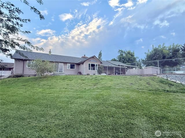 Property photo for 28 Dixon Road, Omak photo 5
