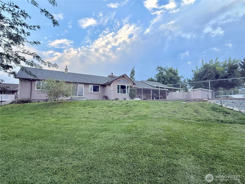 Property photo for 28 Dixon Road, Omak photo 5
