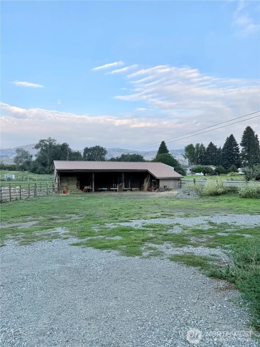Property photo for 28 Dixon Road, Omak photo 38