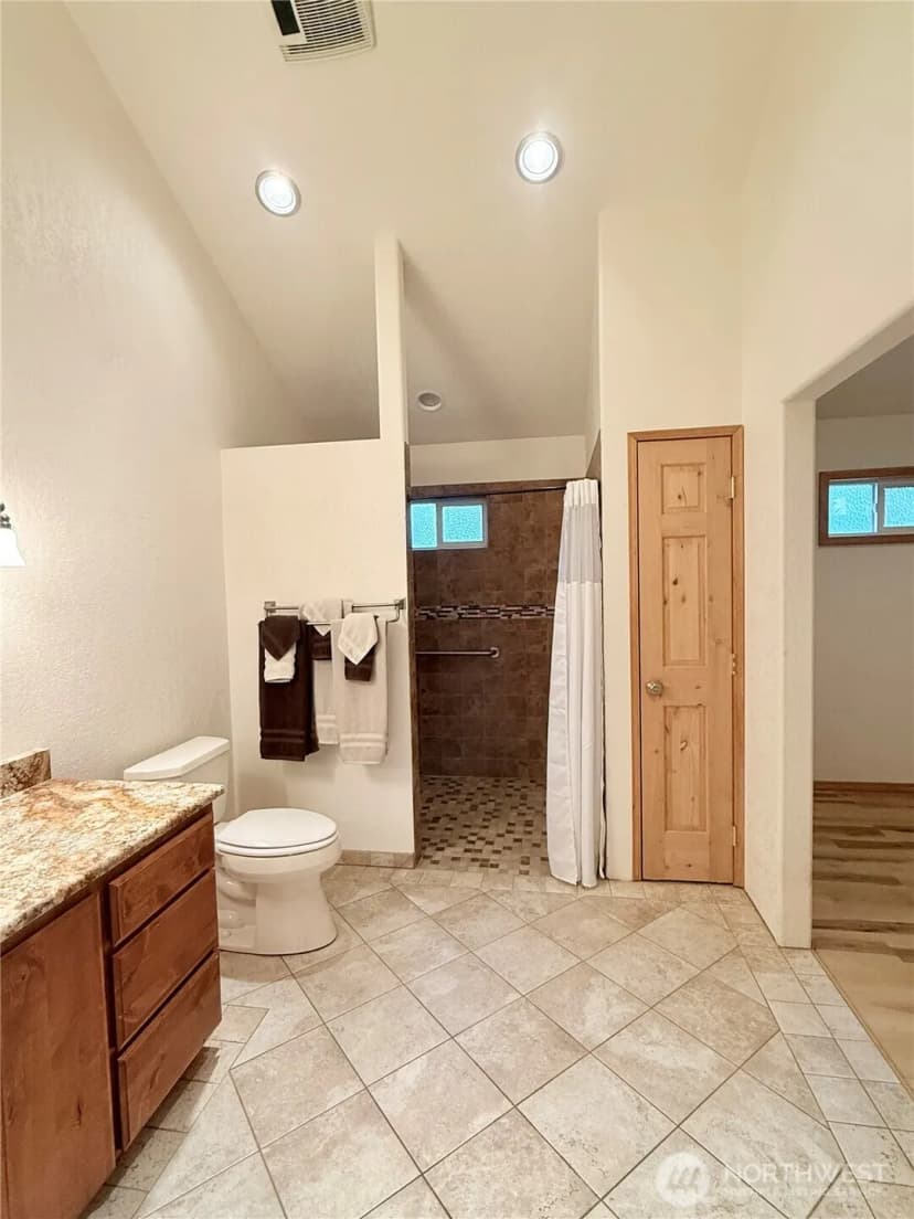 Property photo for 28 Dixon Road, Omak photo 32