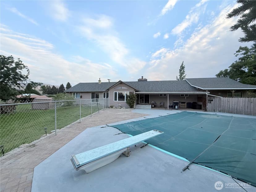 Property photo for 28 Dixon Road, Omak photo 8
