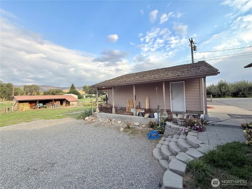 Property photo for 28 Dixon Road, Omak photo 9