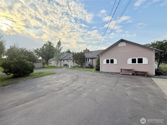 Property photo for 28 Dixon Road, Omak photo 2