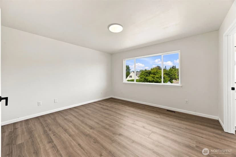 Property photo for 6521 26th St Ne, Federal Way photo 9
