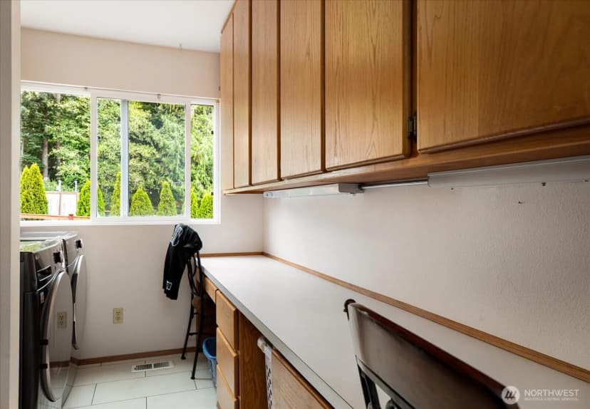 Property photo for 1270 Sw 4th Avenue, Oak Harbor photo 32