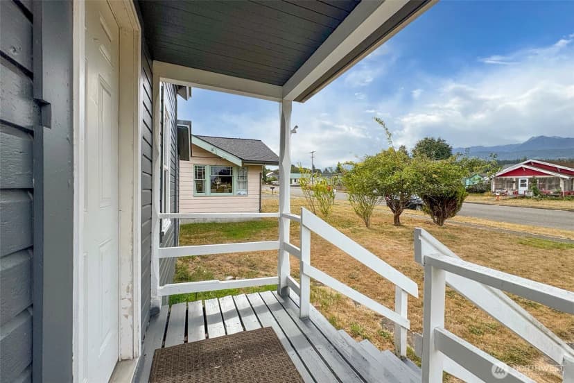 Property photo for 421 E 6th Street, Port Angeles photo 3