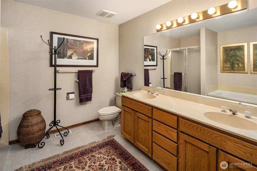 Property photo for 10209 Ne 19th Place #d2, Bellevue photo 25