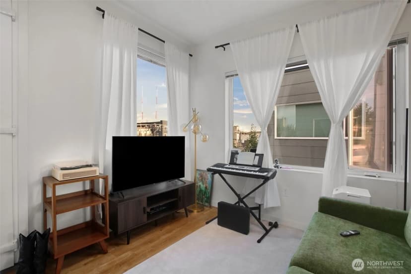 Property photo for 121 12th Avenue E #506, Seattle photo 8