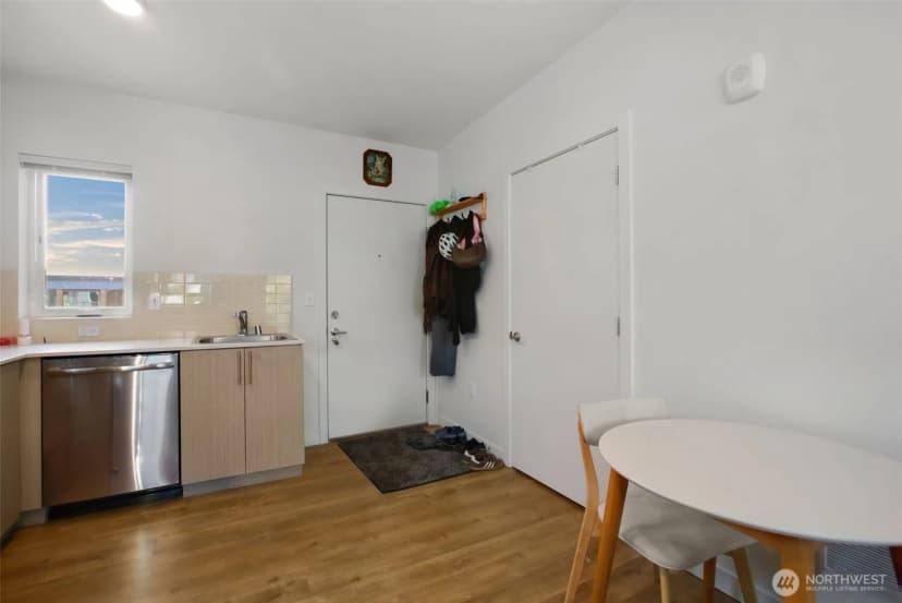Property photo for 121 12th Avenue E #506, Seattle photo 6