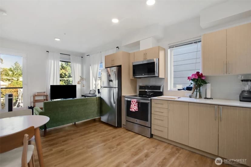 Property photo for 121 12th Avenue E #506, Seattle photo 4