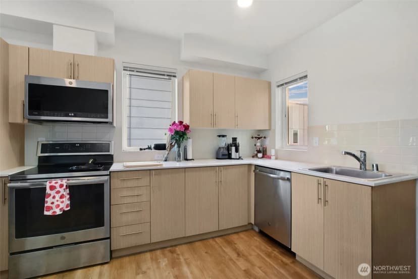 Property photo for 121 12th Avenue E #506, Seattle photo 5