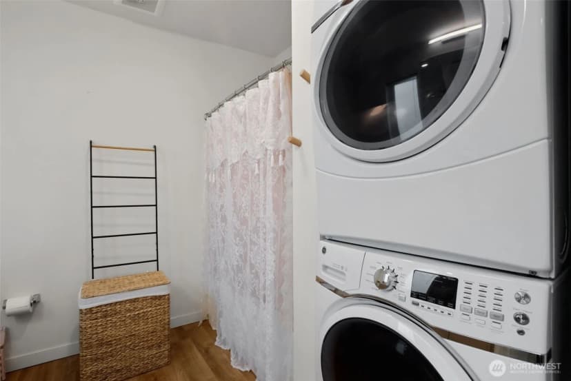 Property photo for 121 12th Avenue E #506, Seattle photo 15