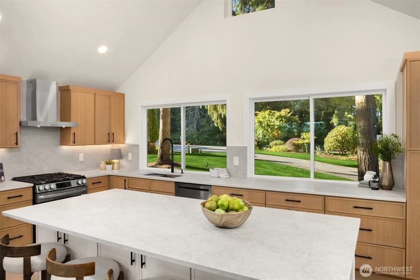 Property photo for 21229 Ne 14th Place, Sammamish photo 6