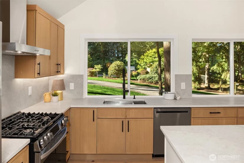 Property photo for 21229 Ne 14th Place, Sammamish photo 9
