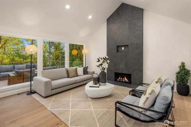 Property photo for 21229 Ne 14th Place, Sammamish photo 2