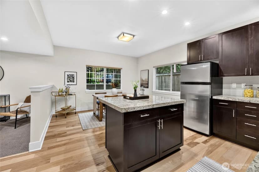 Property photo for 1820 24th Avenue #101, Seattle photo 12