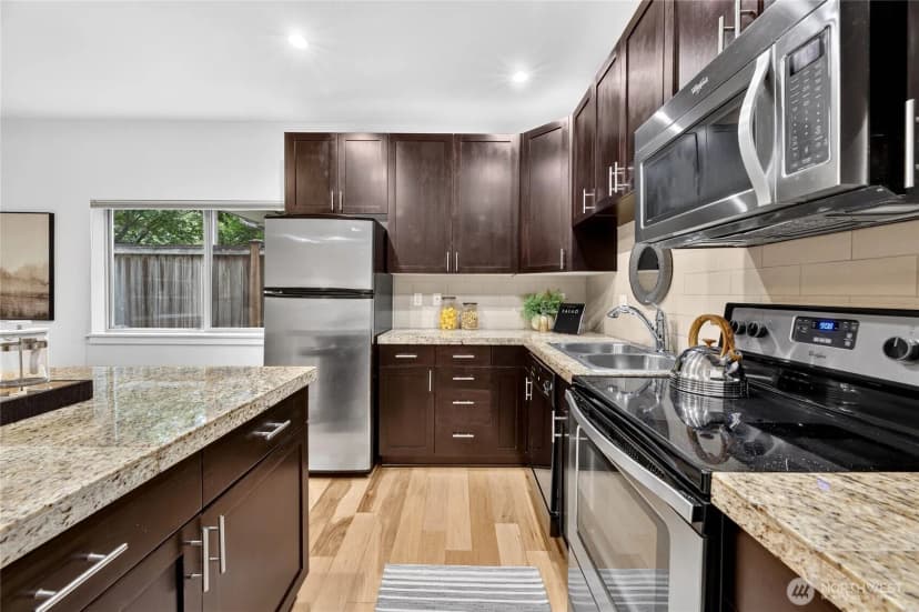 Property photo for 1820 24th Avenue #101, Seattle photo 10