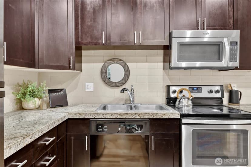 Property photo for 1820 24th Avenue #101, Seattle photo 11
