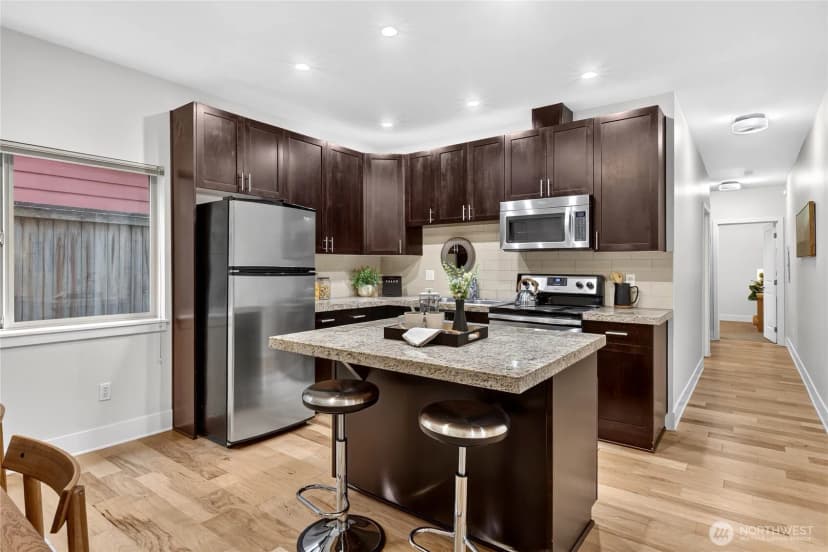 Property photo for 1820 24th Avenue #101, Seattle photo 9