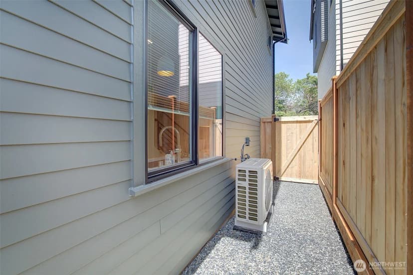 Property photo for 8319 25th Avenue Nw, Seattle photo 14