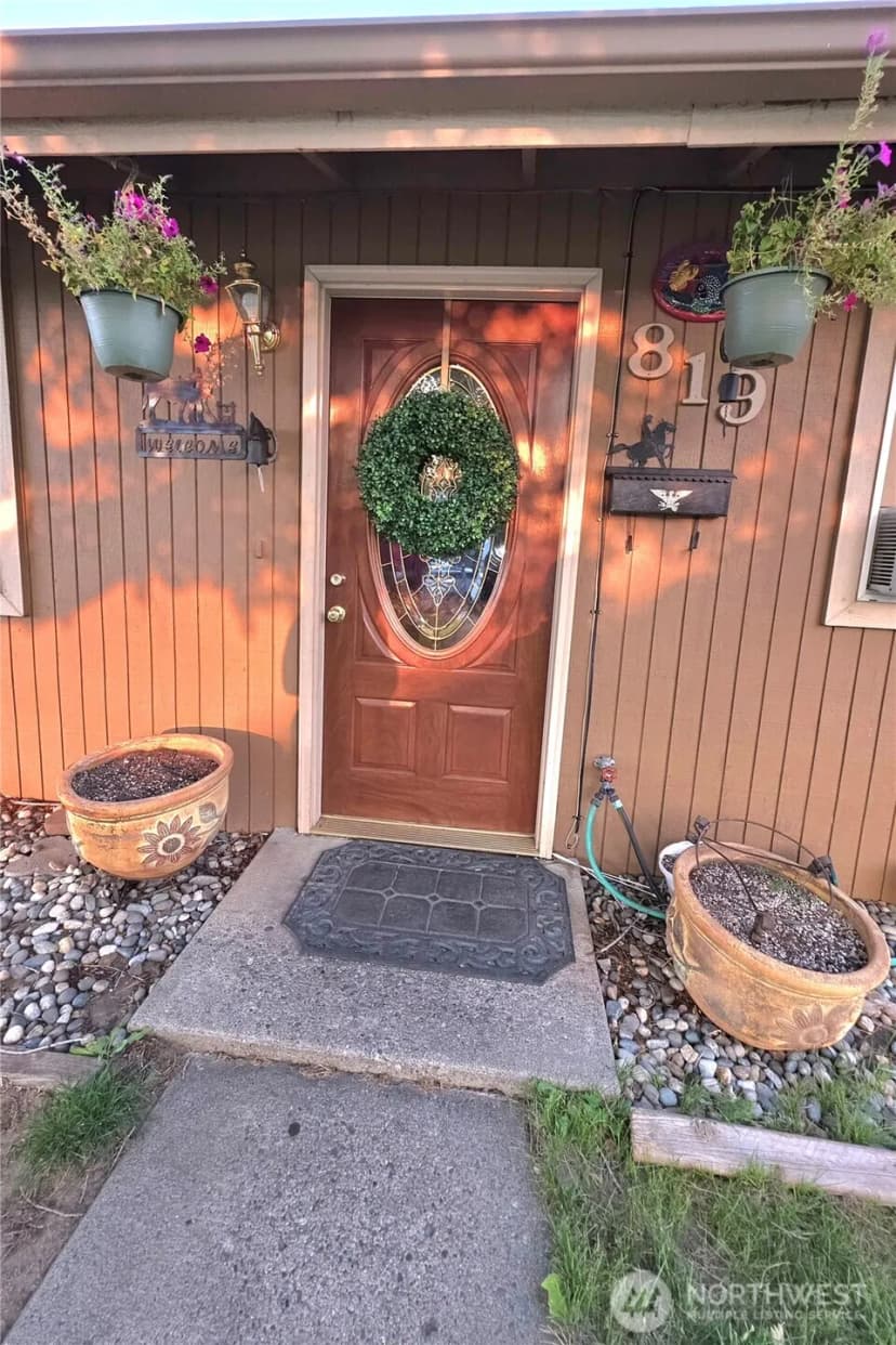 Property photo for 819 Walker Avenue, Wenatchee photo 2