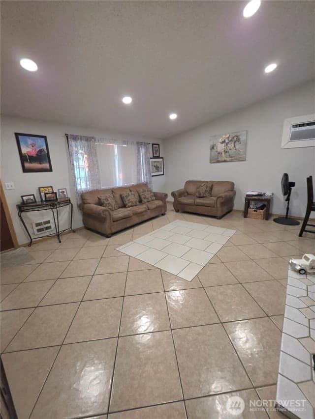 Property photo for 819 Walker Avenue, Wenatchee photo 4