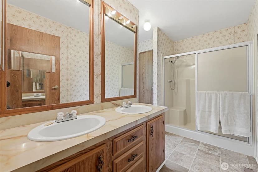 Property photo for 35505 37th Avenue S, Roy photo 17