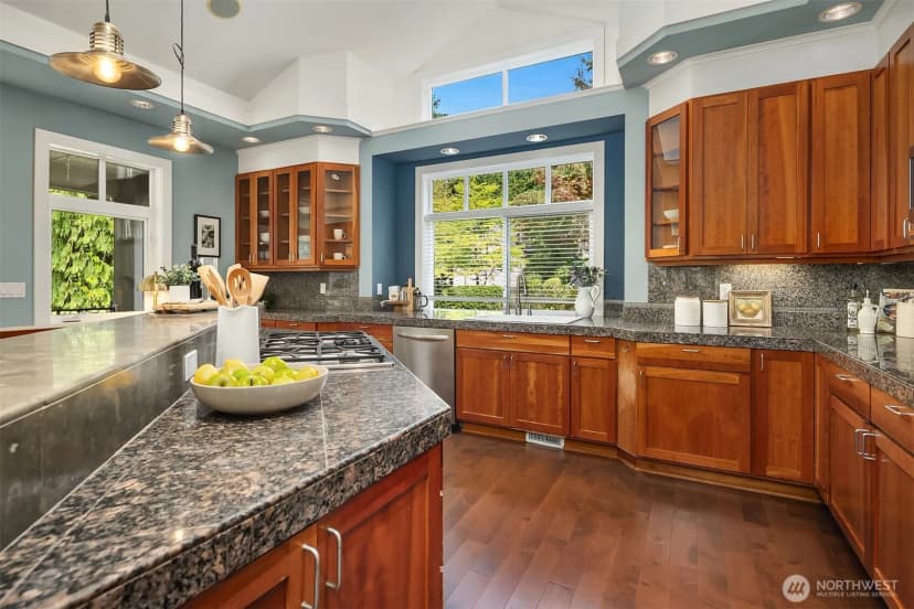 Property photo for 5245 Jung Frau Place Nw, Issaquah photo 8