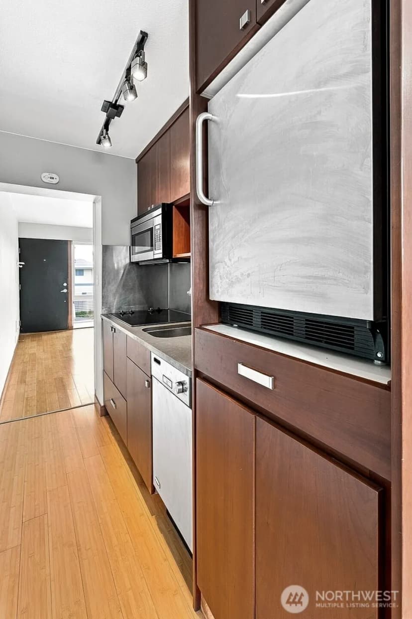 Property photo for 3151 Alki Avenue Sw #11, Seattle photo 6