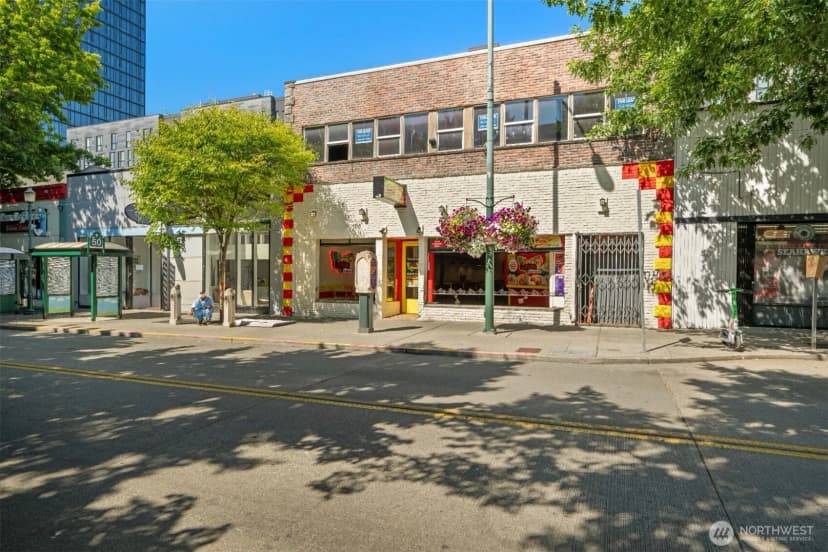 Property photo for 4743 University Way Ne, Seattle photo 17