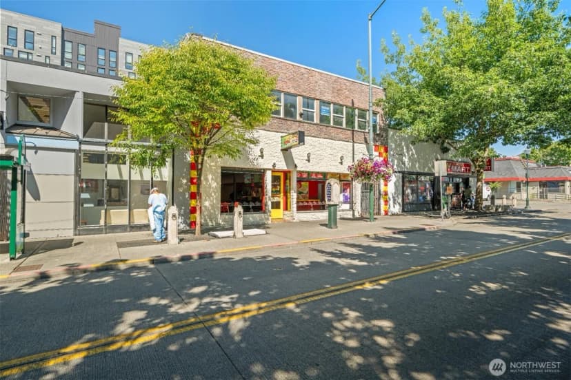 Property photo for 4743 University Way Ne, Seattle photo 16