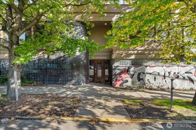 Property photo for 150 12th Avenue, Seattle photo 2