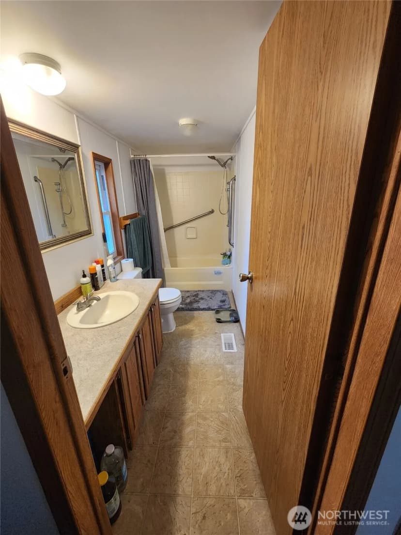 Property photo for 420 Proffitt Road, Centralia photo 14