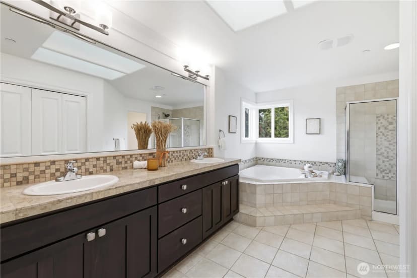 Property photo for 698 Summerhill Ridge Drive Nw, Issaquah photo 17