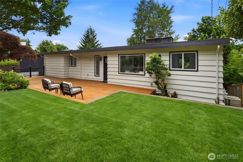 Property photo for 325 105th Ave Se, Bellevue