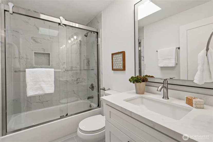 Property photo for 325 105th Ave Se, Bellevue photo 23