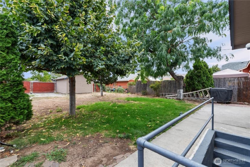 Property photo for 905 Kittitas St, Wenatchee photo 3