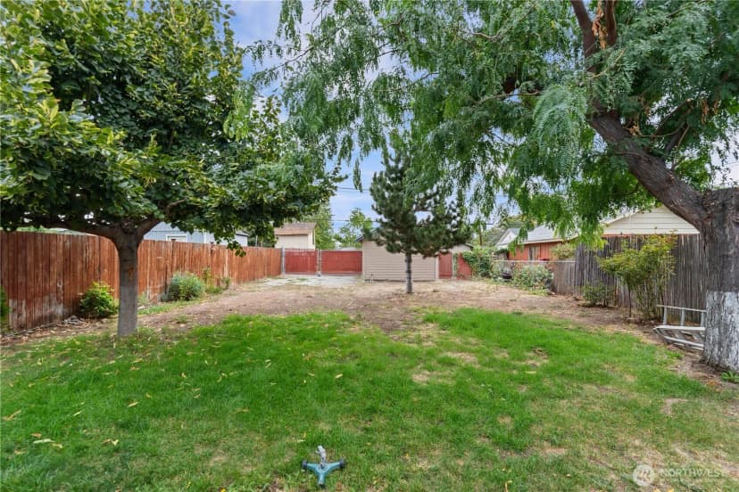Property photo for 905 Kittitas St, Wenatchee photo 2