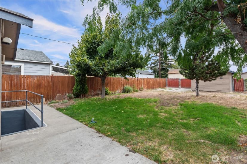 Property photo for 905 Kittitas St, Wenatchee photo 4