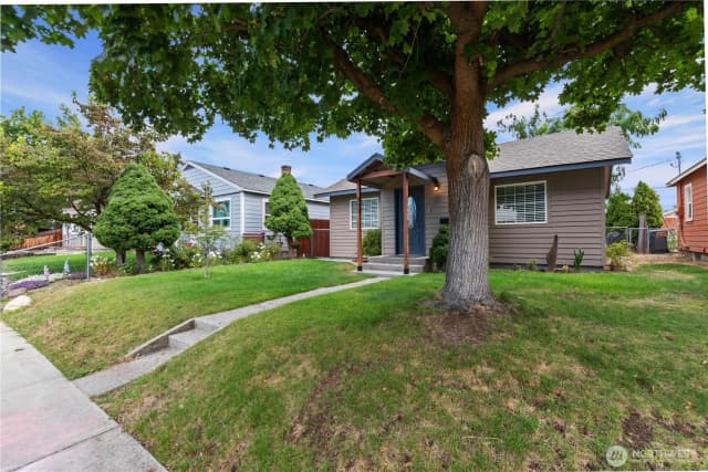 Property photo for 905 Kittitas St, Wenatchee