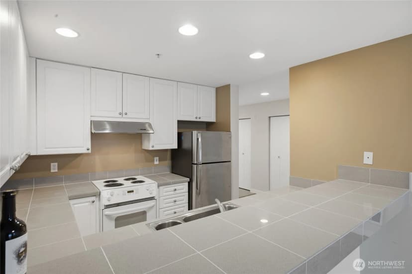 Property photo for 321 10th Avenue S #712, Seattle photo 15