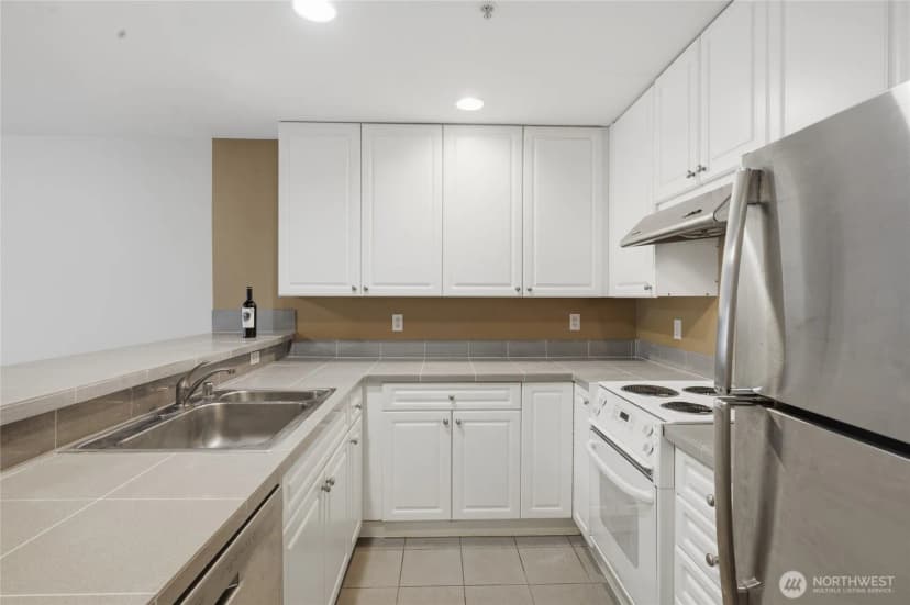Property photo for 321 10th Avenue S #712, Seattle photo 11