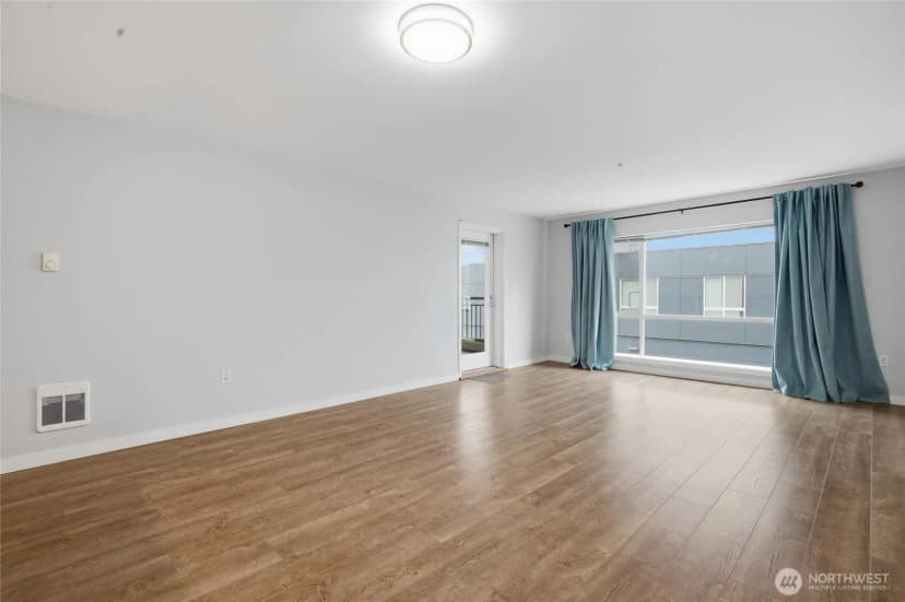 Property photo for 321 10th Avenue S #712, Seattle photo 6