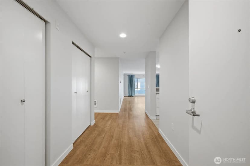 Property photo for 321 10th Avenue S #712, Seattle photo 3